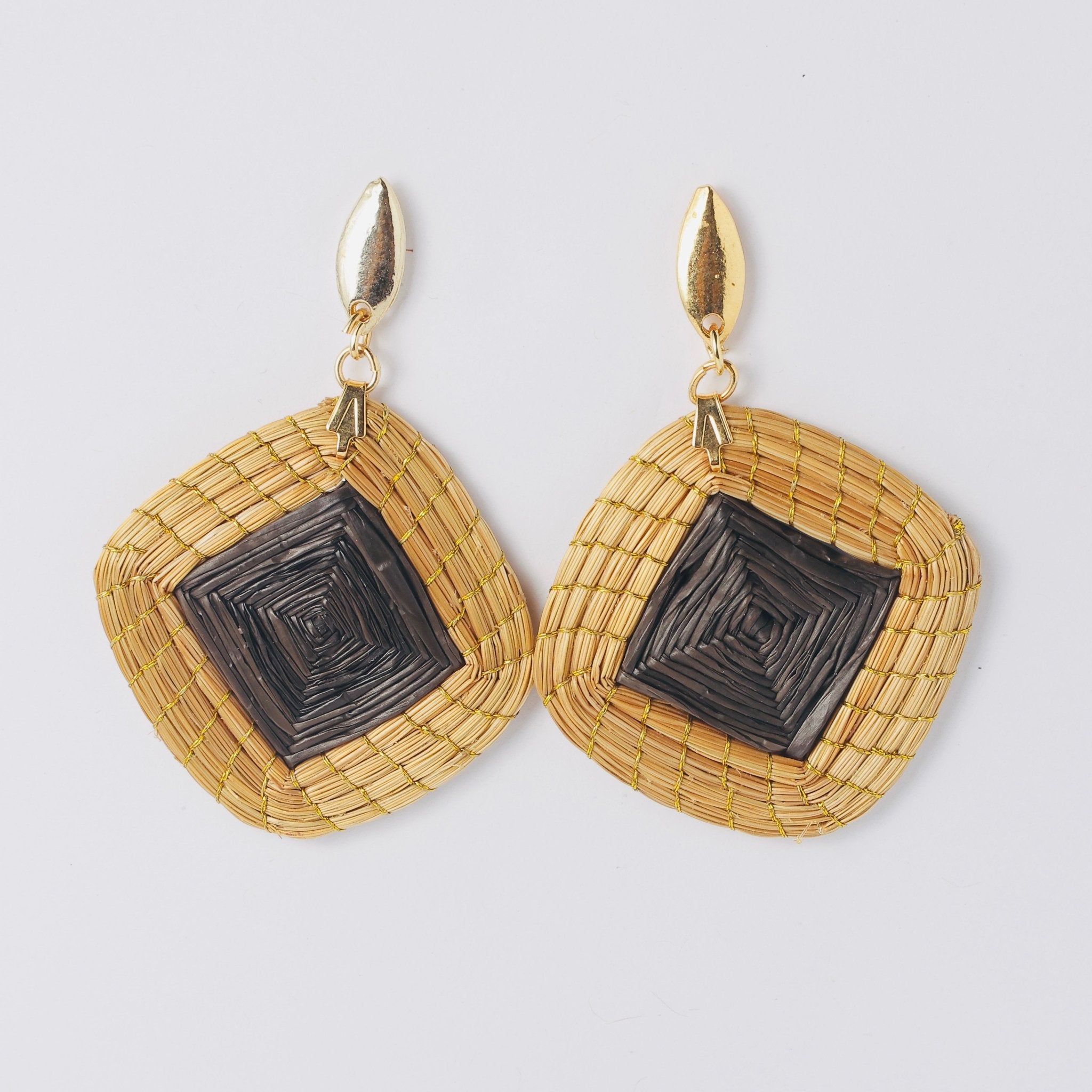 Ohrringe Paina – Handgemachtes Unikat aus Capim Dourado | Online kaufen bei Capido Shop