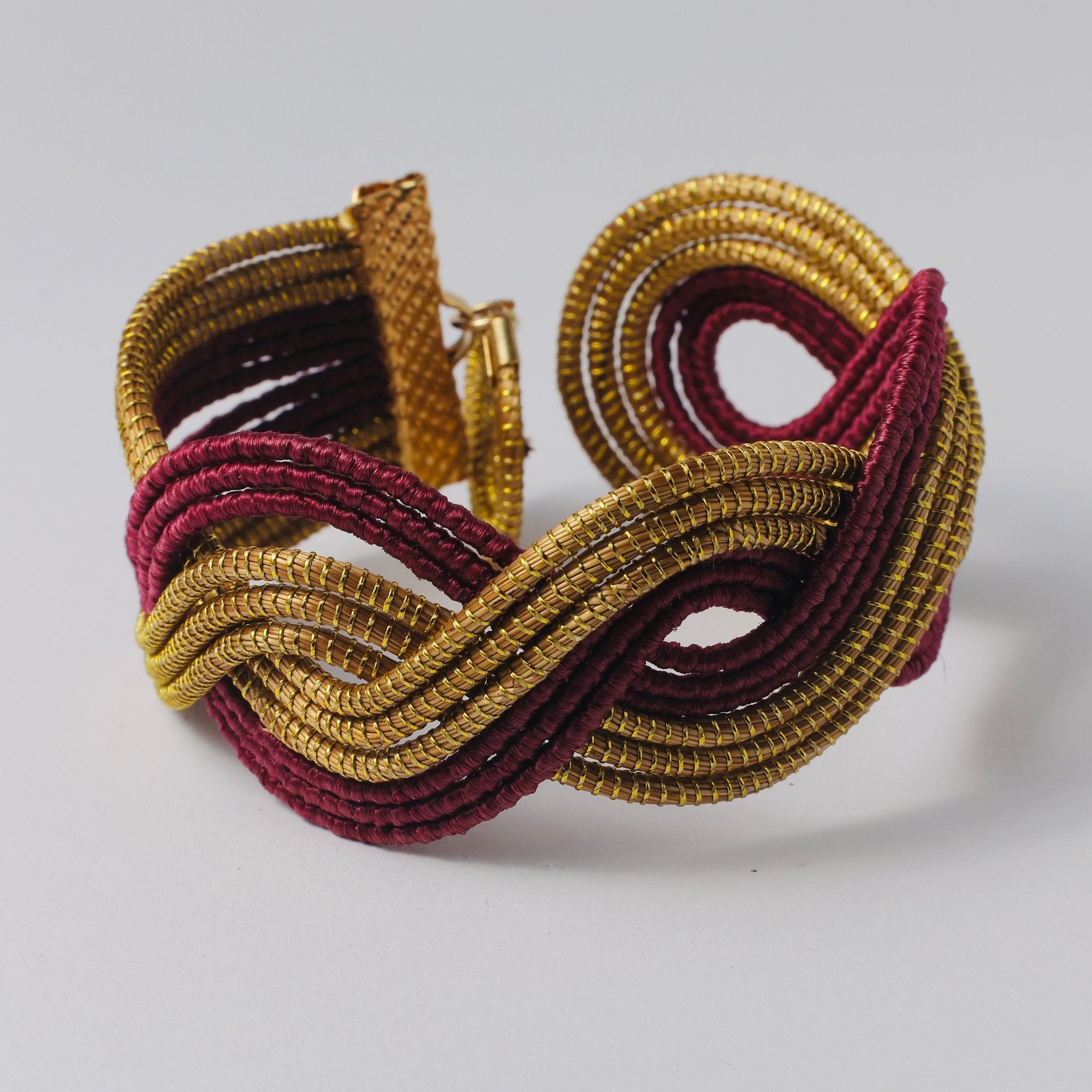 Armreif Piranha – Handgemachtes Unikat aus Capim Dourado | Online kaufen bei Capido Shop