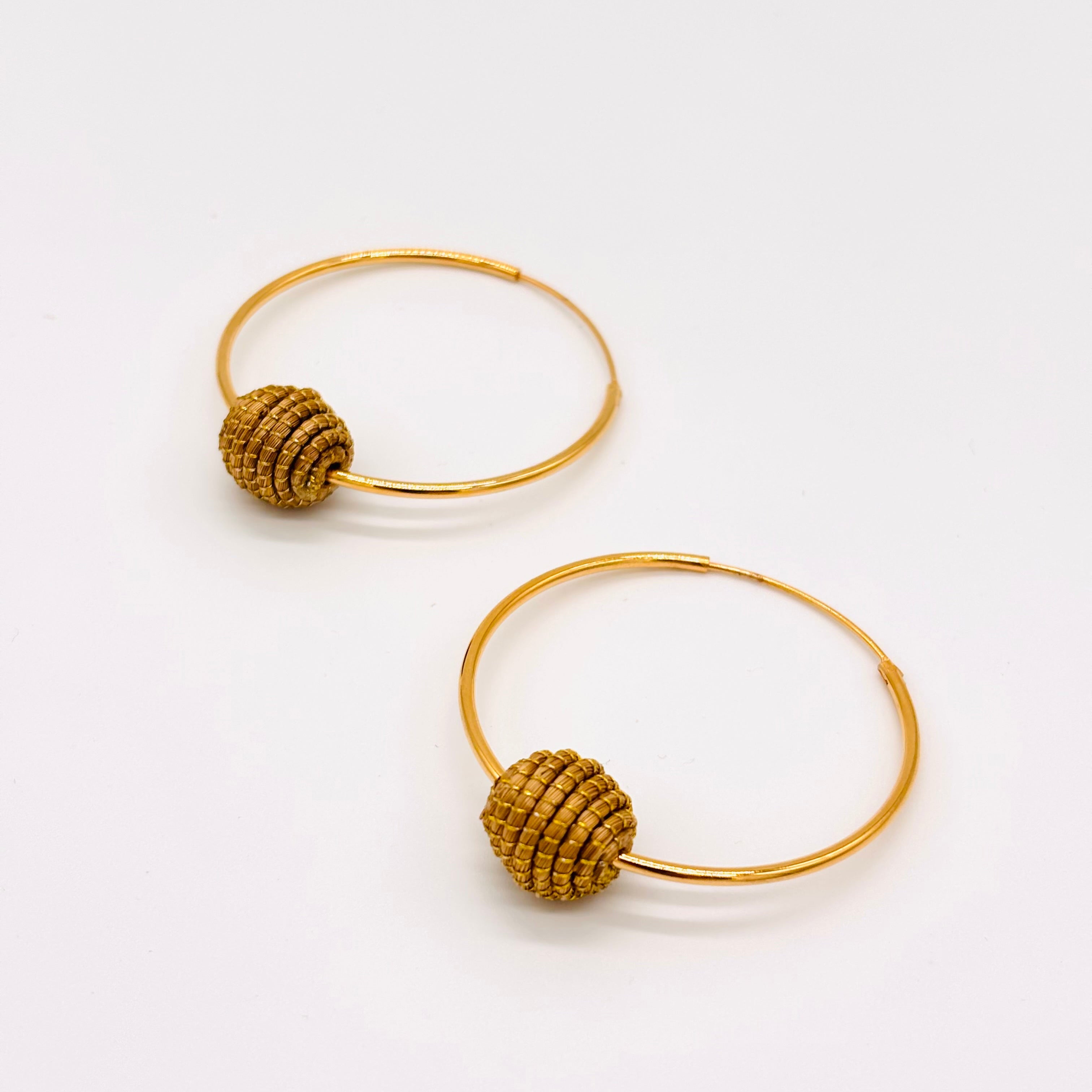 Ohrringe Lumière – Handgemachtes Unikat aus Capim Dourado | Online kaufen bei Capido Shop