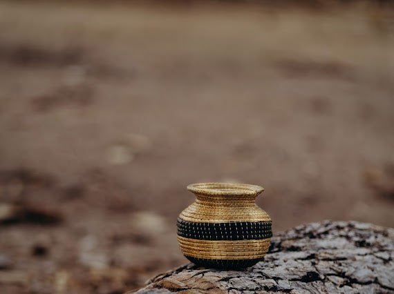 Vase Selva – Handgemachtes Unikat aus Capim Dourado | Online kaufen bei Capido Shop