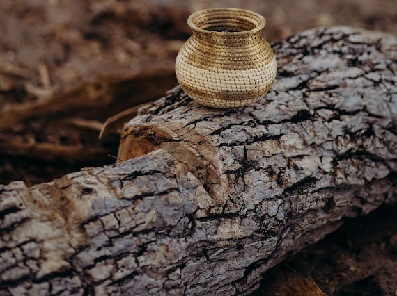 Vase Mata – Handgemachtes Unikat aus Capim Dourado | Online kaufen bei Capido Shop