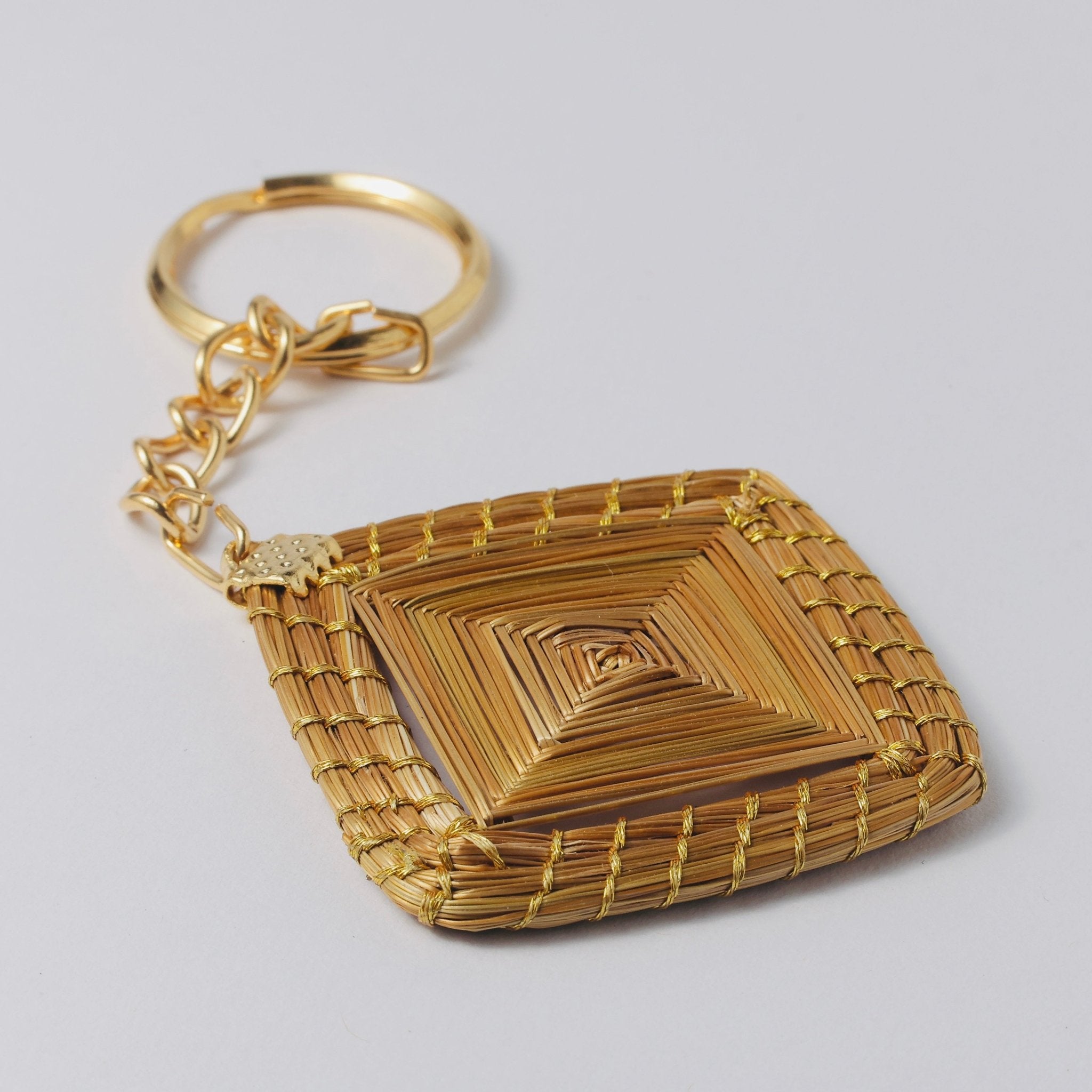 Schlüsselanhänger Amor – Handgemachtes Unikat aus Capim Dourado | Online kaufen bei Capido Shop