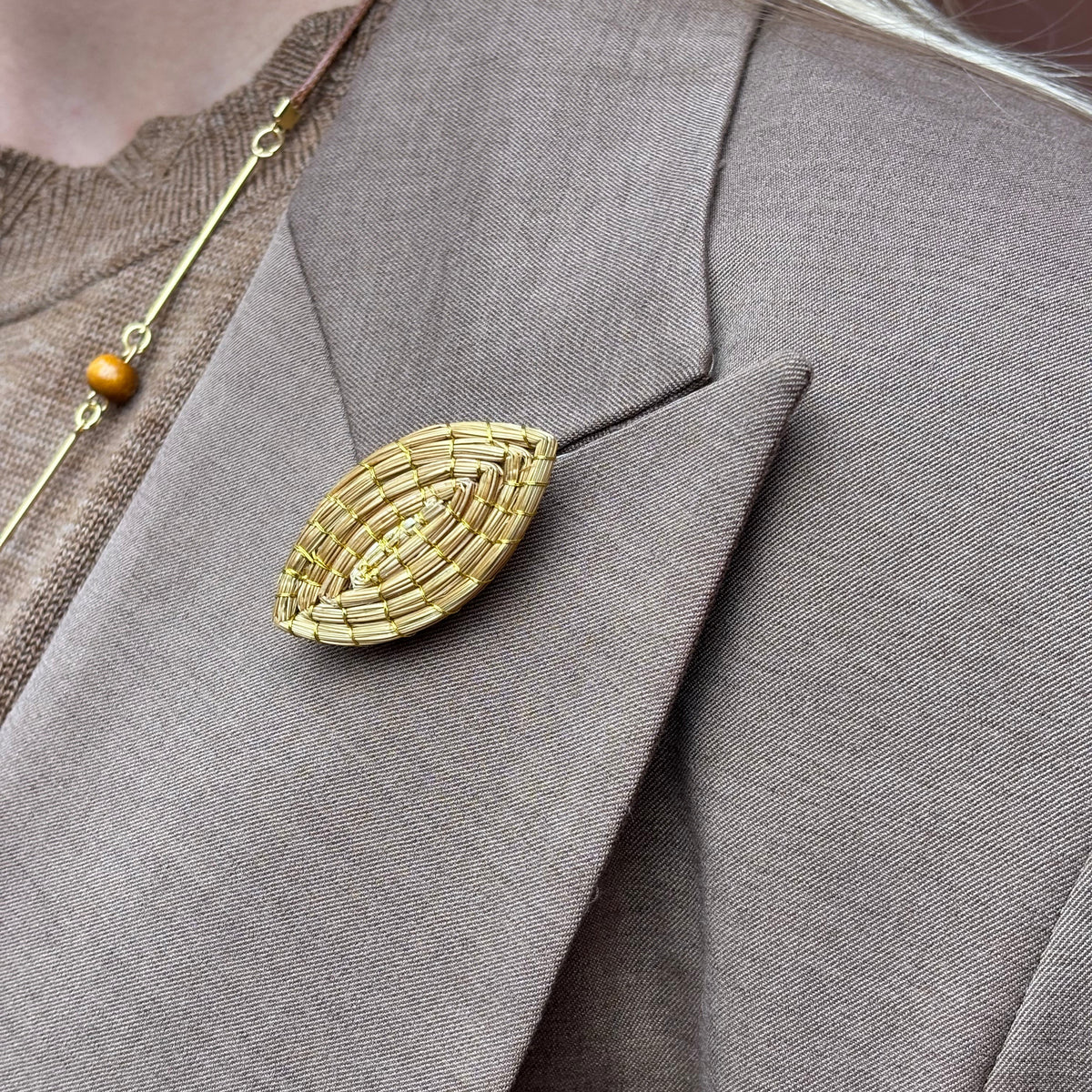 Broche Palmeira – Handgemachtes Unikat aus Capim Dourado | Online kaufen bei Capido Shop