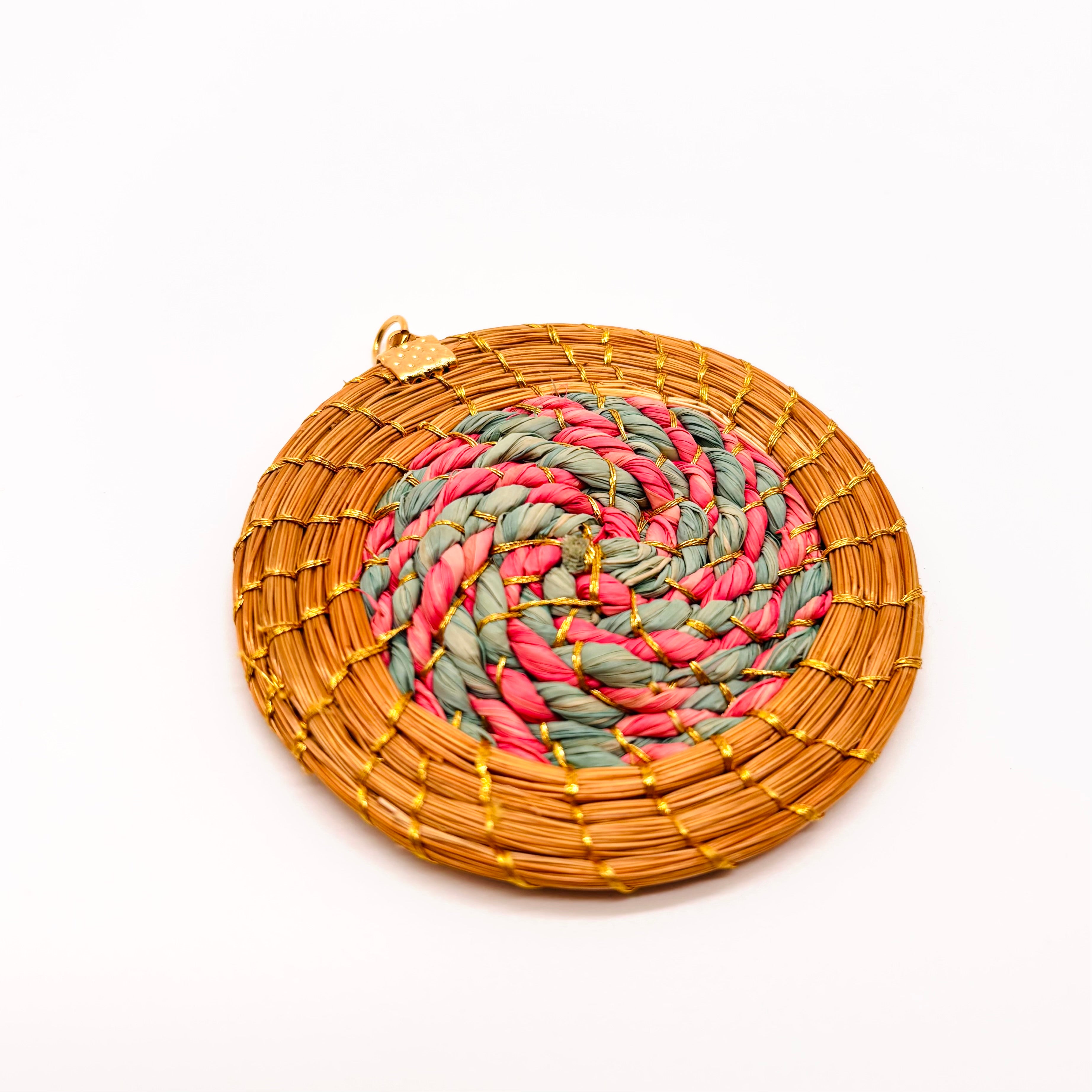 Kettenanhänger Mandala – Handgemachtes Unikat aus Capim Dourado | Online kaufen bei Capido Shop