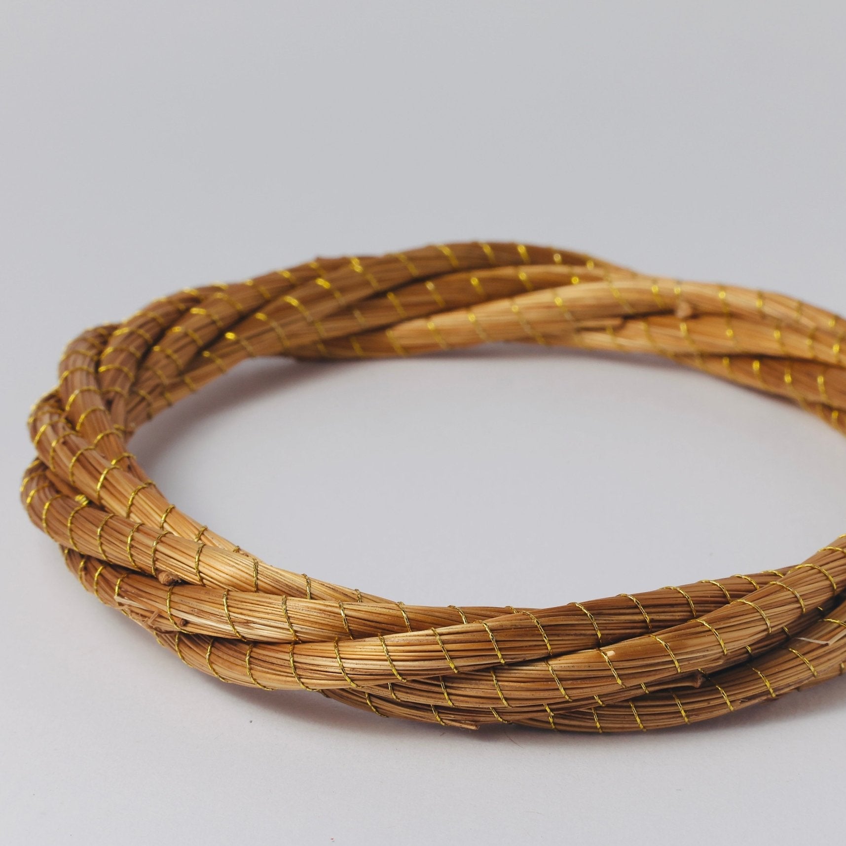 Armreif Amor – Handgemachtes Unikat aus Capim Dourado | Online kaufen bei Capido Shop