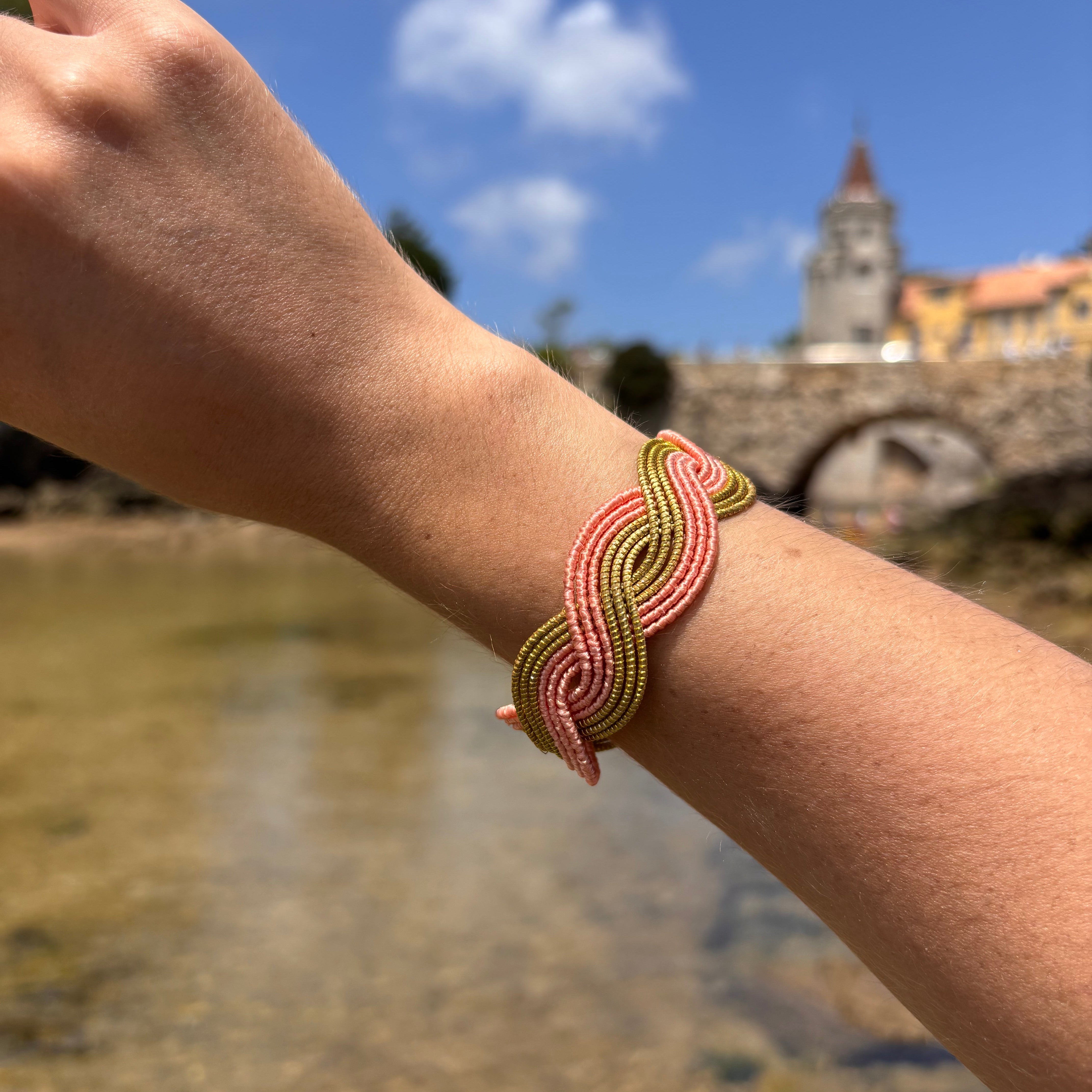 Armreif Begonia – Handgemachtes Unikat aus Capim Dourado | Online kaufen bei Capido Shop
