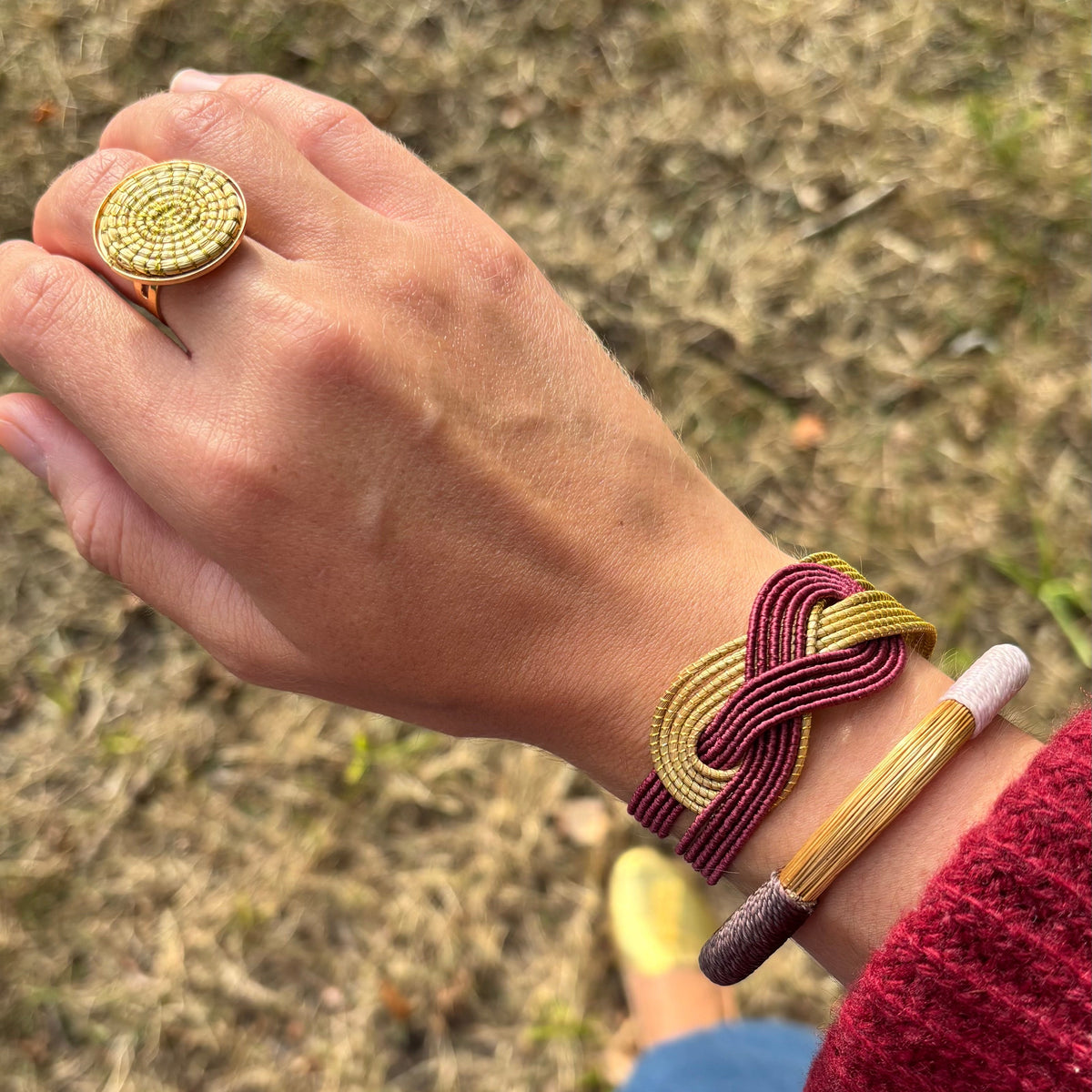Armreif Jabuticaba – Handgemachtes Unikat aus Capim Dourado | Online kaufen bei Capido Shop