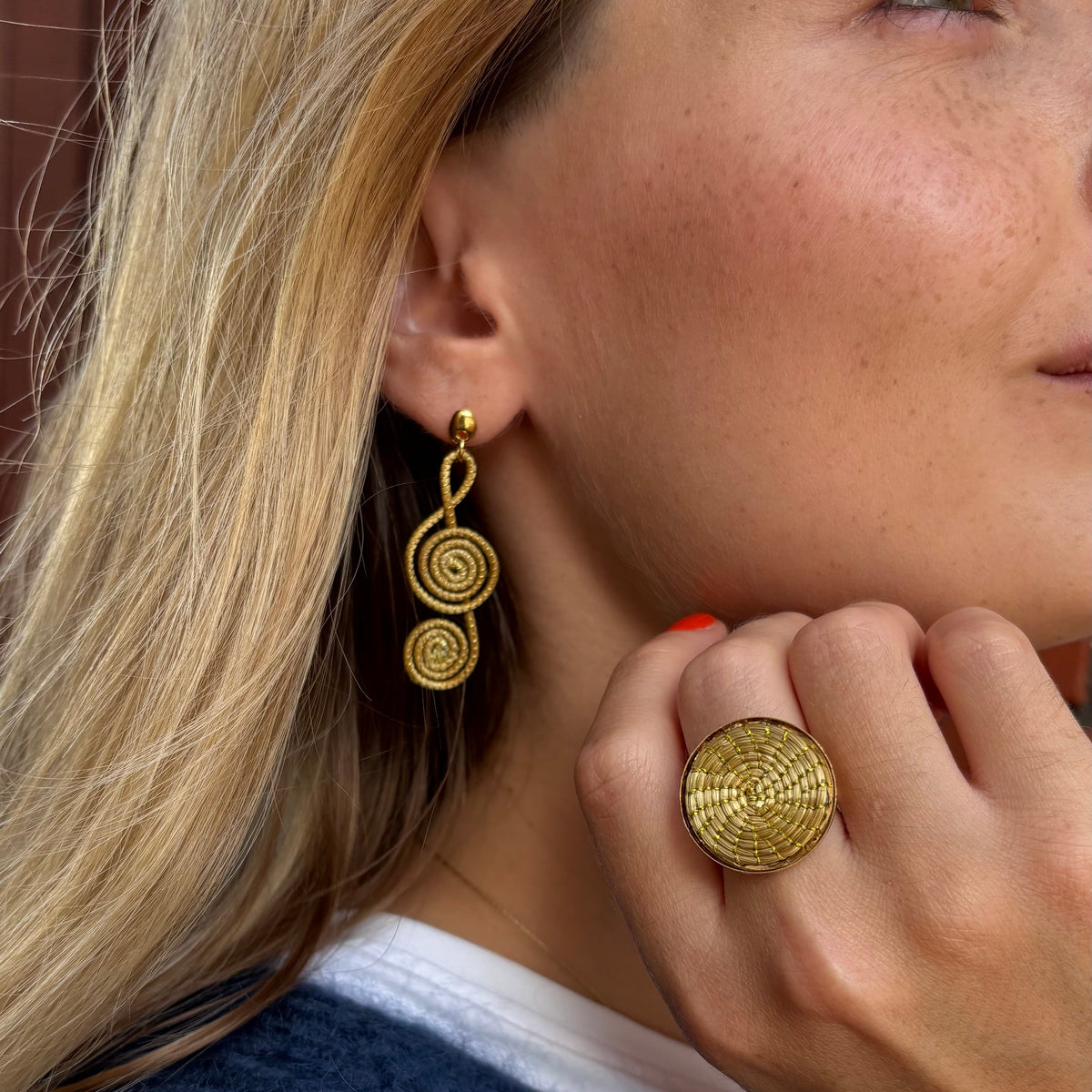 Ohrringe Luiza – Handgemachtes Unikat aus Capim Dourado | Online kaufen bei Capido Shop