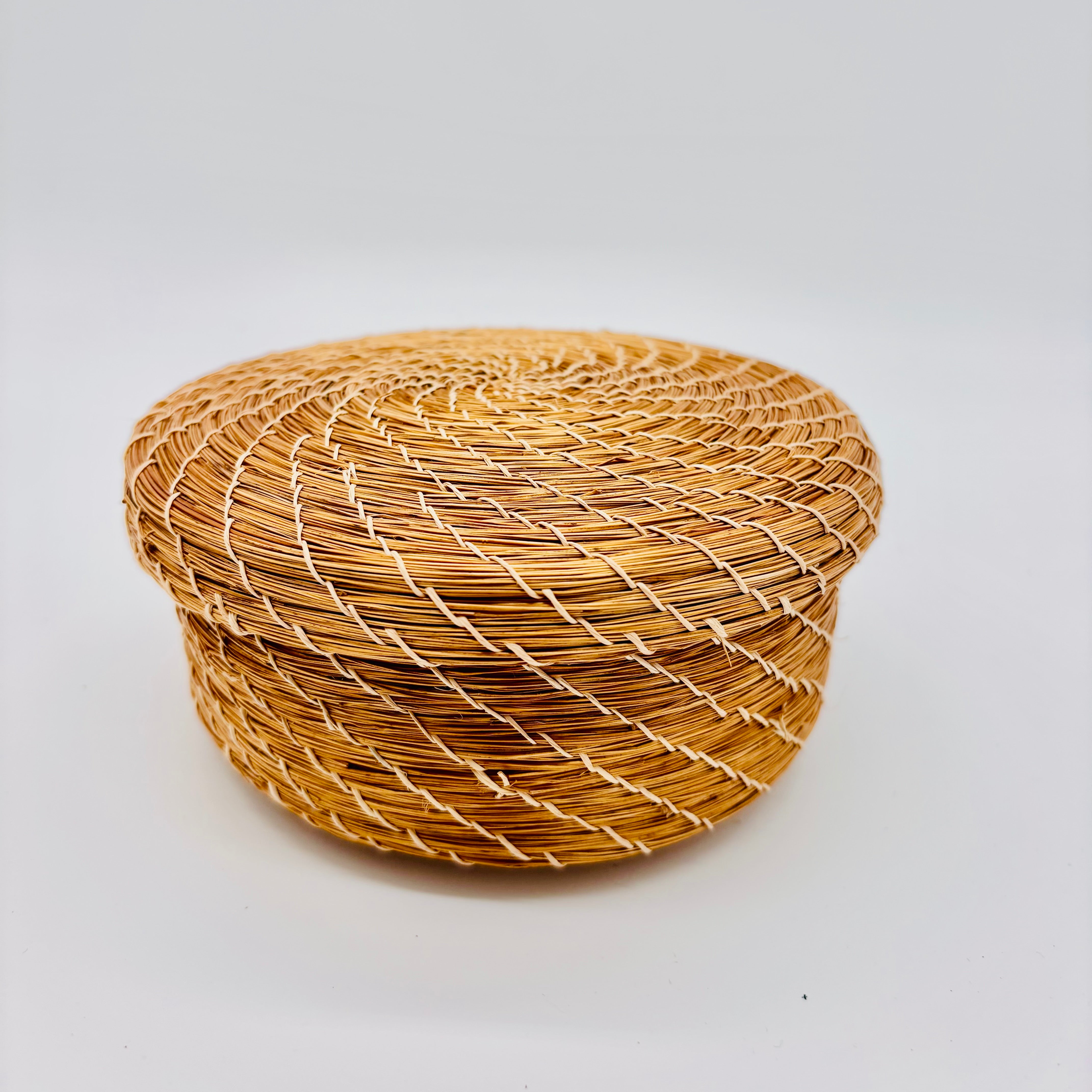Dose Merces – Handgemachtes Unikat aus Capim Dourado | Online kaufen bei Capido Shop