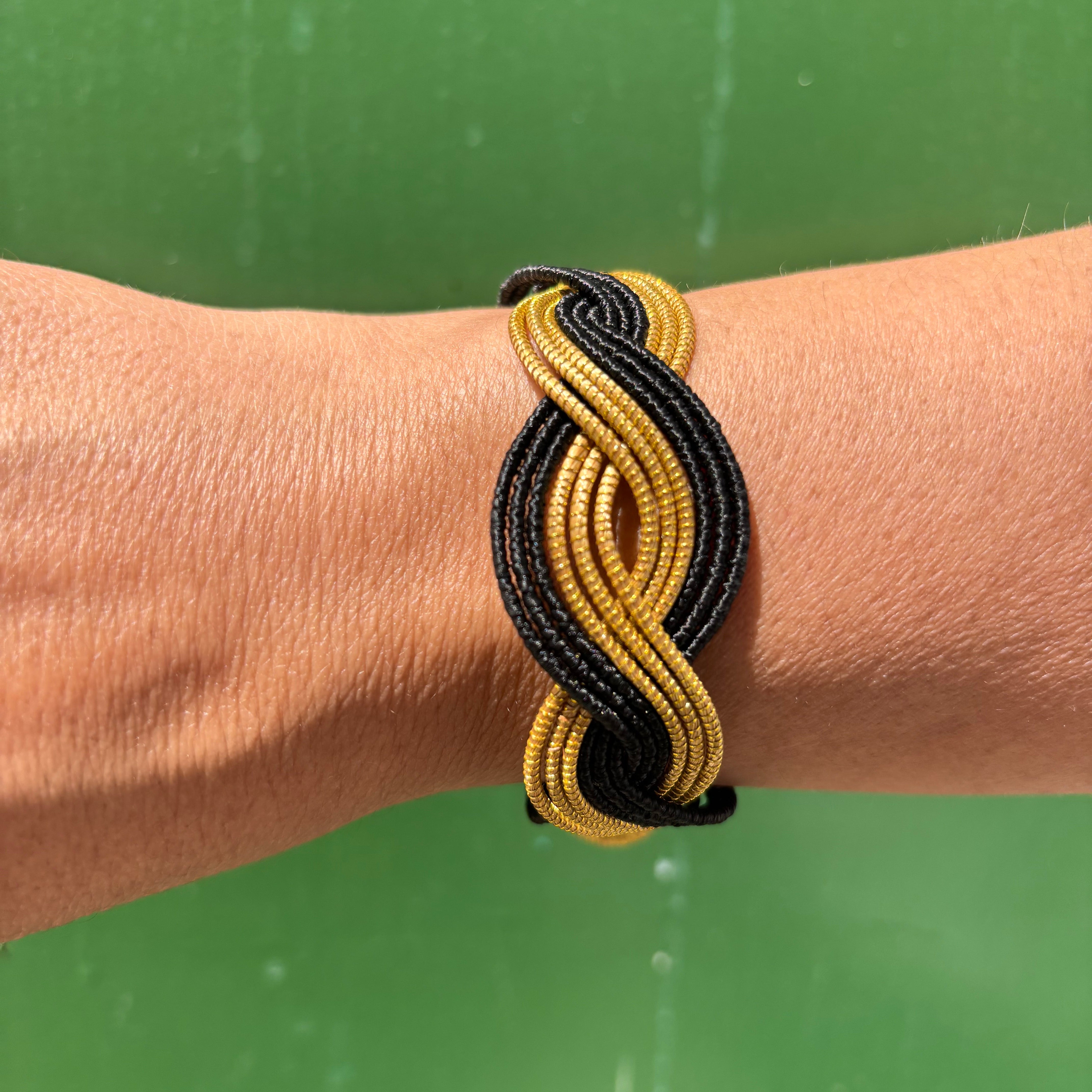 Armreif Boitata – Handgemachtes Unikat aus Capim Dourado | Online kaufen bei Capido Shop