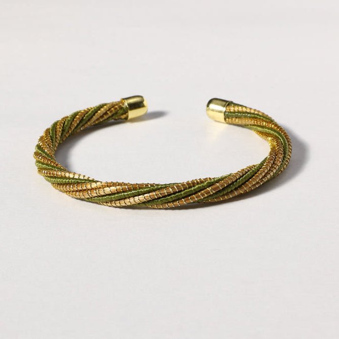 Armreif Loro – Handgemachtes Unikat aus Capim Dourado | Online kaufen bei Capido Shop