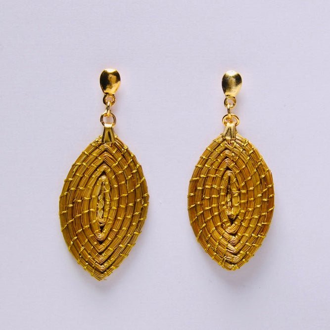 Ohrringe Palmeira – Handgemachtes Unikat aus Capim Dourado | Online kaufen bei Capido Shop